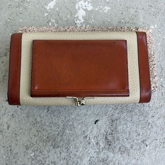 Dooney & Bourke Cream and Brown Clutch wallet - Picture 3 of 10